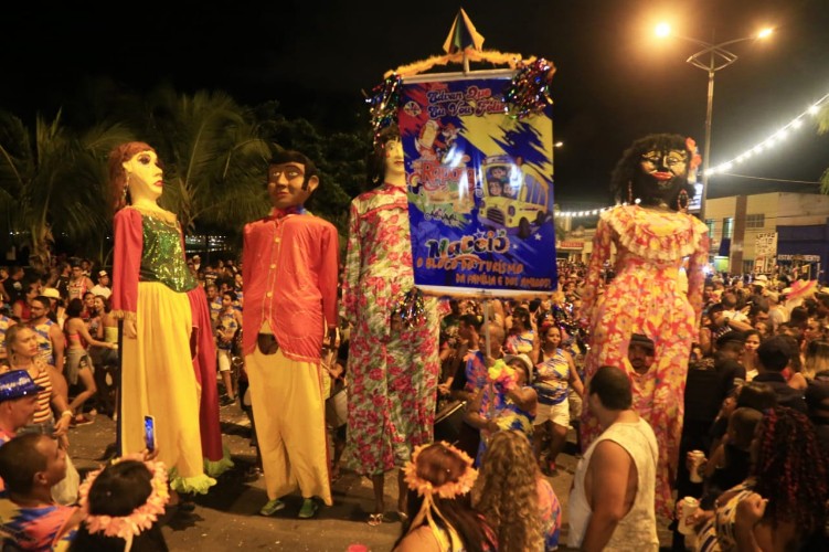 Desfile de blocos abriu as prévias carnavalescas em Alagoas