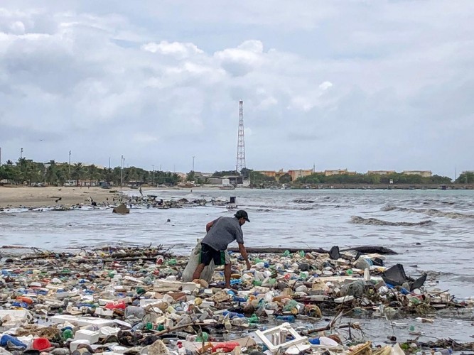 Mais de 8 toneladas de lixo são retirados de mares e lagoas de Maceió em 1 ano