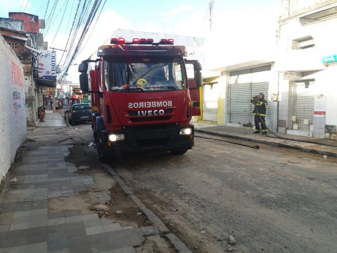 Incêndio destrói laboratório óptico no Centro da cidade