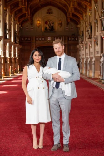 Os duques de Sussex apresentaram hoje o filho ao mundo