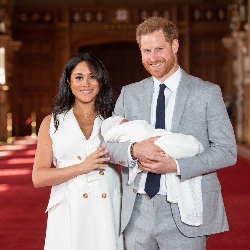 Os duques de Sussex apresentaram hoje o filho ao mundo