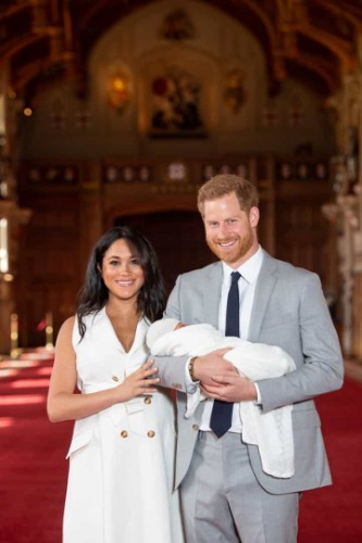 Os duques de Sussex apresentaram hoje o filho ao mundo