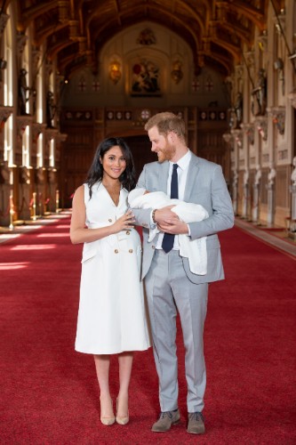 Os duques de Sussex apresentaram hoje o filho ao mundo