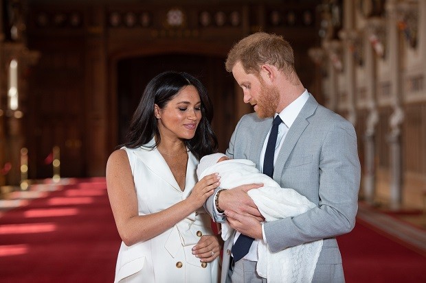 Os duques de Sussex apresentaram hoje o filho ao mundo