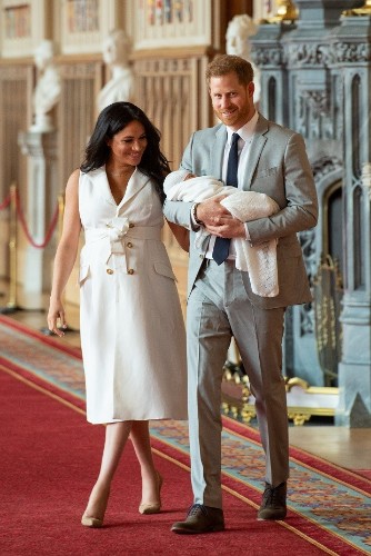 Os duques de Sussex apresentaram hoje o filho ao mundo