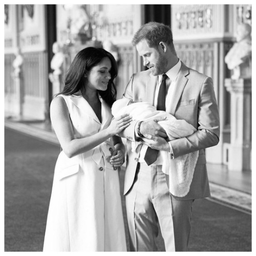 Os duques de Sussex apresentaram hoje o filho ao mundo