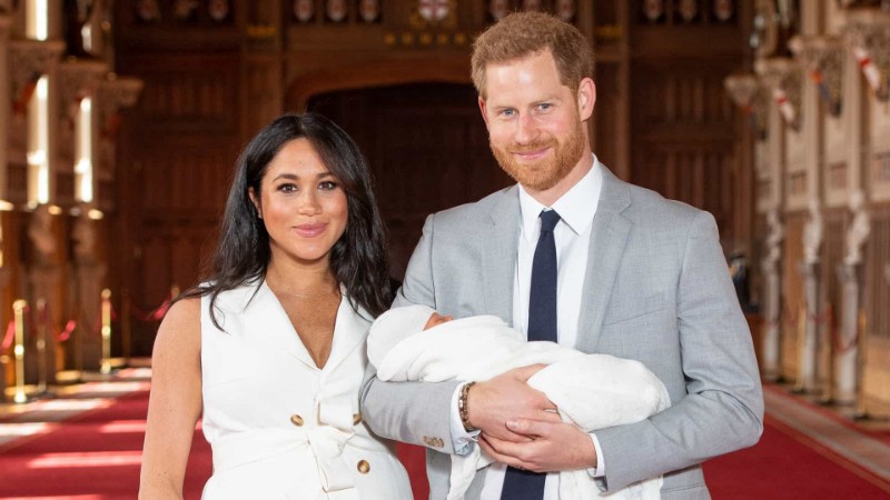 Os duques de Sussex apresentaram hoje o filho ao mundo