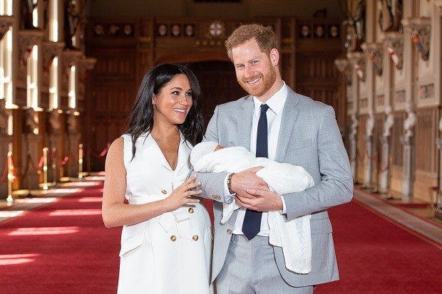 Os duques de Sussex apresentaram hoje o filho ao mundo
