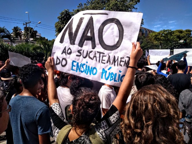 Ato em Maceió reúne milhares de manifestantes