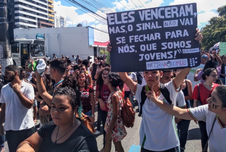 Ato em Maceió reúne milhares de manifestantes