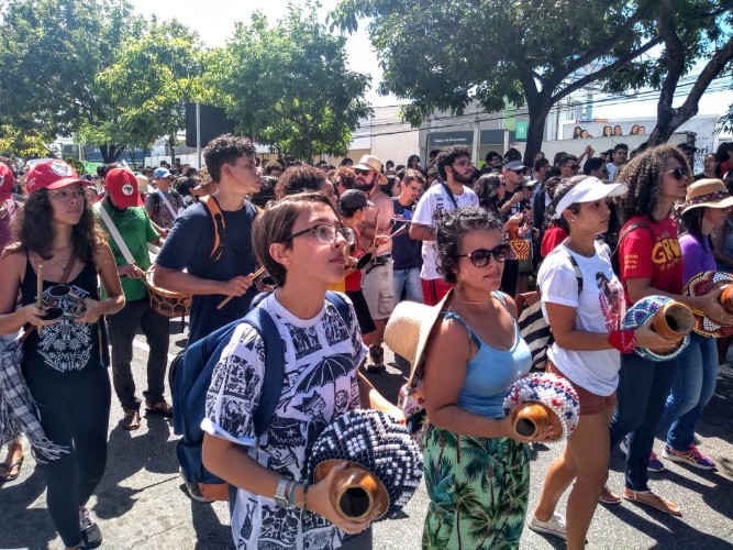 Ato em Maceió reúne milhares de manifestantes