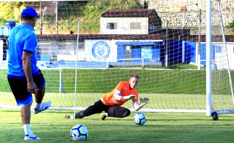 João Carlos busca recuperar a titularidade no gol azulino