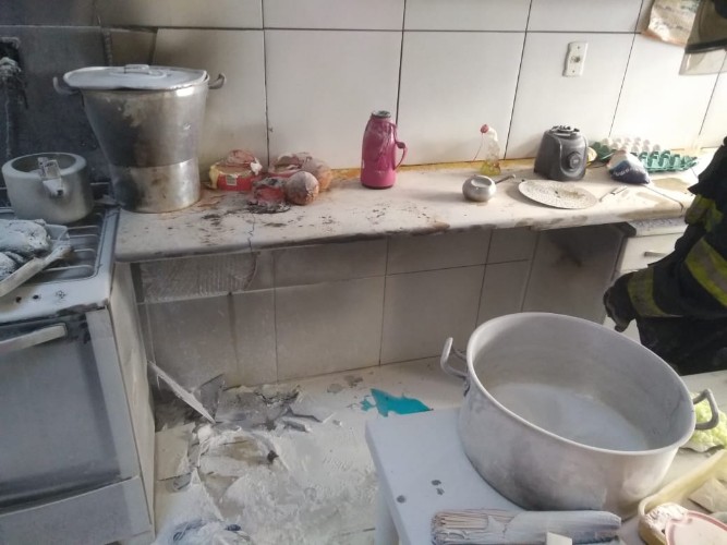 Funcionários conseguiram fazer o resfriamento e conter as chamas