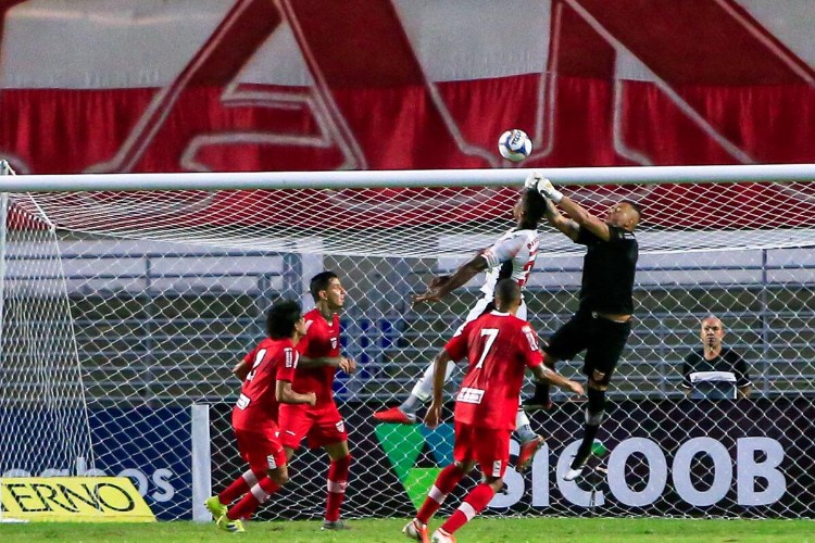 Galo dá vacilo e cede o empate no Rei Pelé: 2 a 2