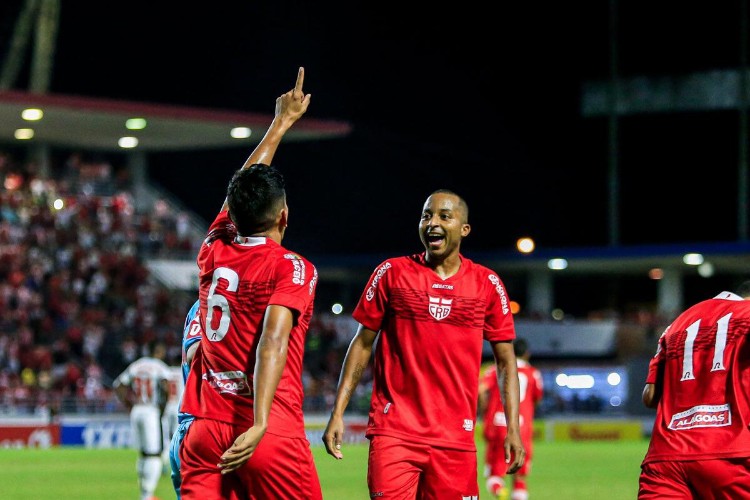 Galo dá vacilo e cede o empate no Rei Pelé: 2 a 2