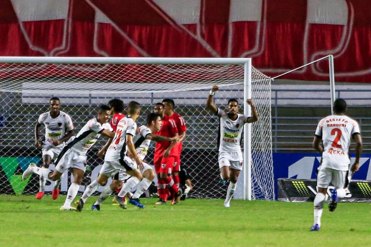 Galo dá vacilo e cede o empate no Rei Pelé: 2 a 2