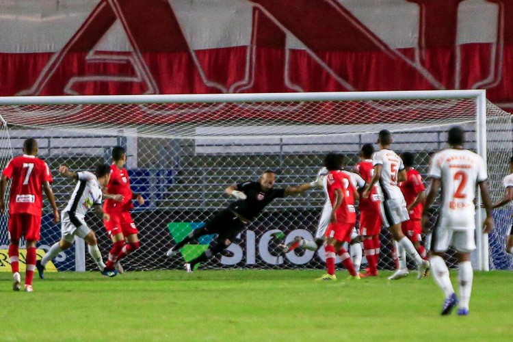 Galo dá vacilo e cede o empate no Rei Pelé: 2 a 2
