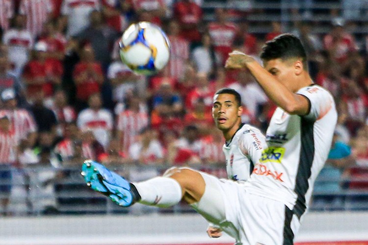 Galo dá vacilo e cede o empate no Rei Pelé: 2 a 2