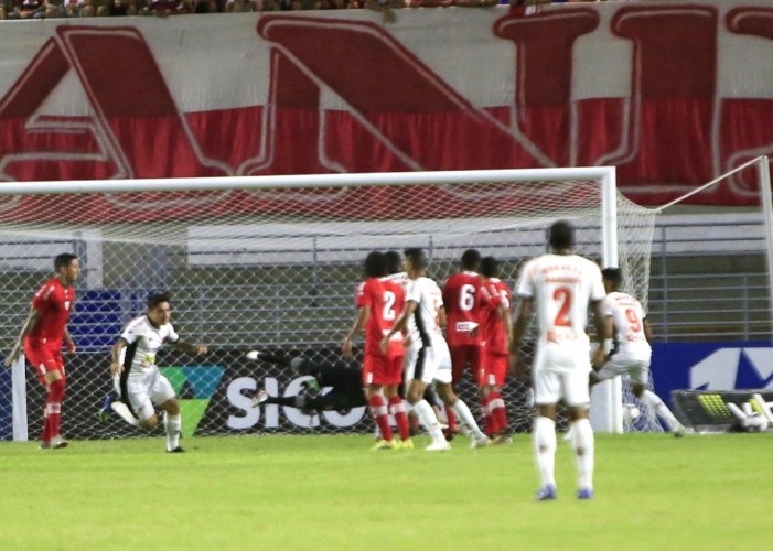 Galo dá vacilo e cede o empate no Rei Pelé: 2 a 2