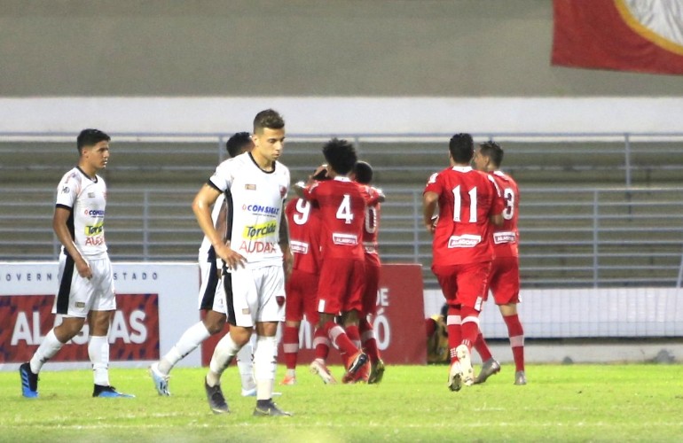 Galo dá vacilo e cede o empate no Rei Pelé: 2 a 2