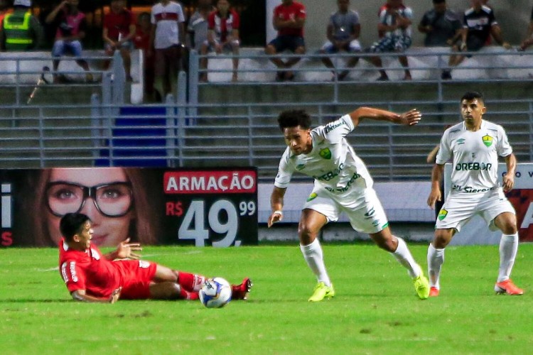 Galo joga mal e é derrotado pelo placar de 1 a 0