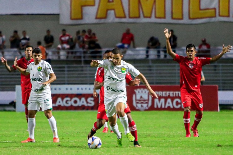 Galo joga mal e é derrotado pelo placar de 1 a 0
