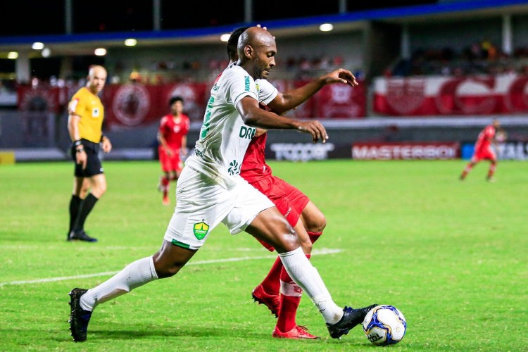 Galo joga mal e é derrotado pelo placar de 1 a 0