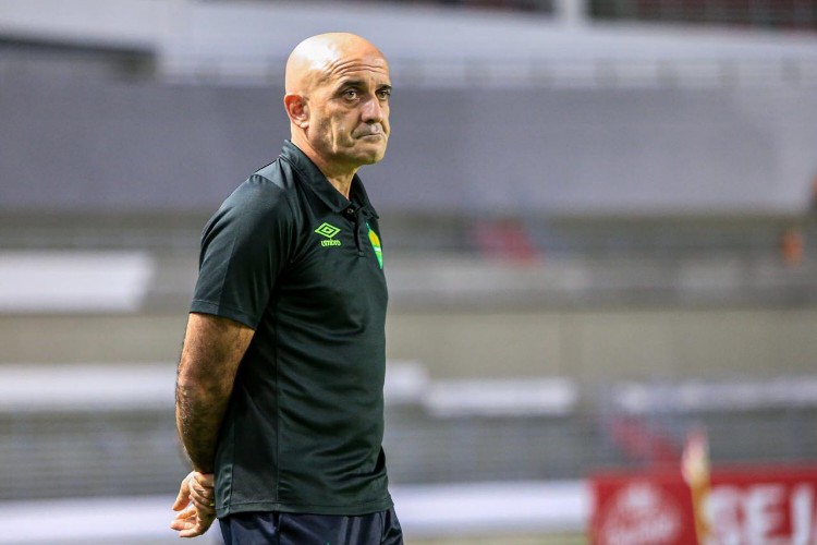 Galo joga mal e é derrotado pelo placar de 1 a 0