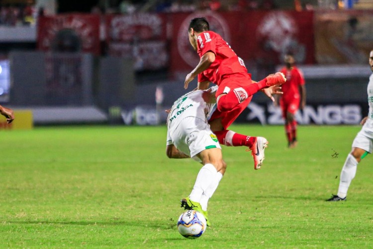 Galo joga mal e é derrotado pelo placar de 1 a 0