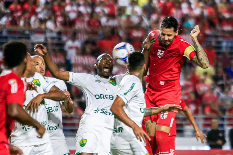 Galo joga mal e é derrotado pelo placar de 1 a 0
