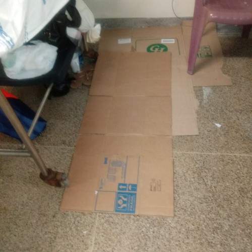 Sem estrutura, HGE espreme pacientes e acompanhantes em sala apertada