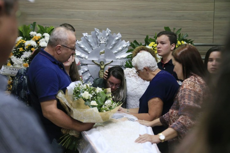 Corpo do radialista Reinaldo Cavalcante é sepultado em Maceió