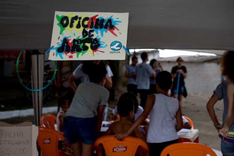 Coletivo urbano restaura praça na comunidade Sururu de Capote
