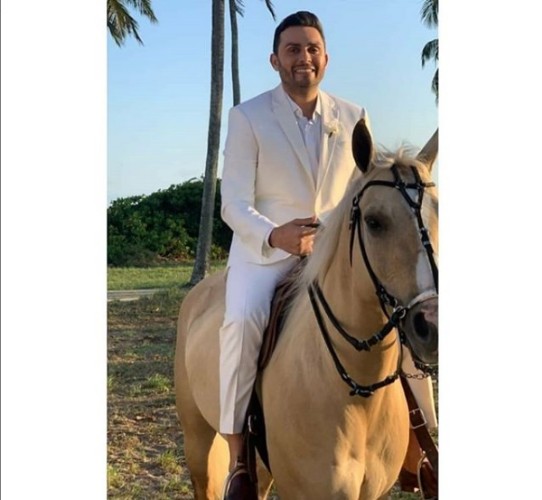 Forrozeiro Mano Walter e ex-miss Débora Silva se casam em Maceió
