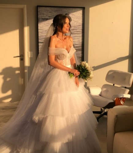 Forrozeiro Mano Walter e ex-miss Débora Silva se casam em Maceió
