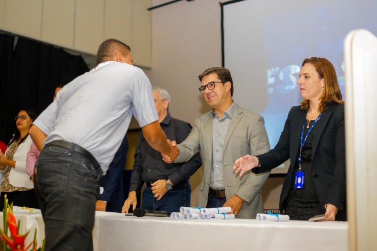 Cobradores do sistema de transporte público da capital foram formados motoristas profissionais na ma