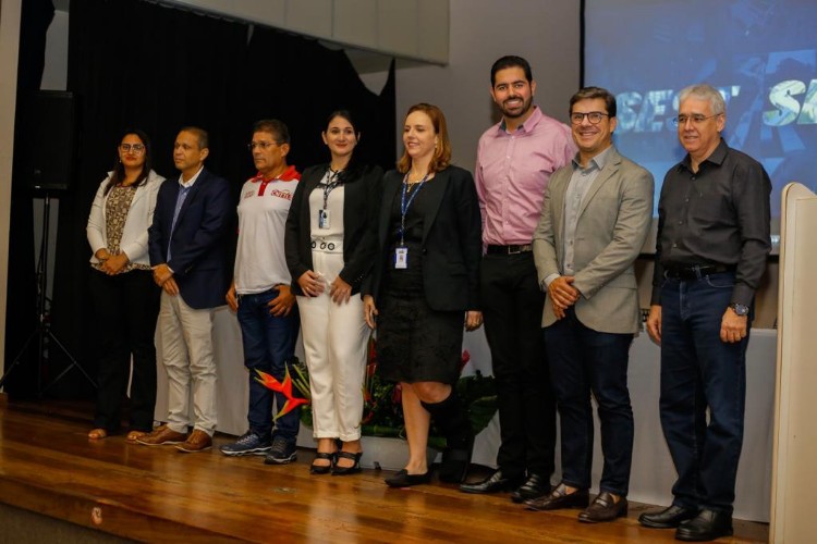 Cobradores do sistema de transporte público da capital foram formados motoristas profissionais na ma
