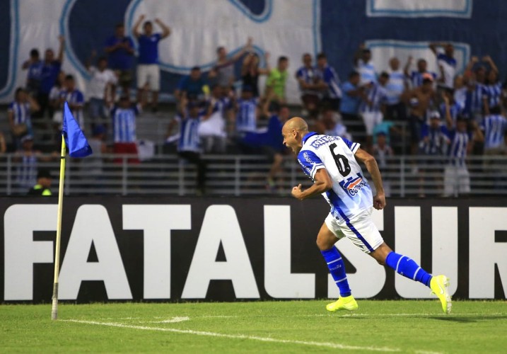 Azulão vence o Vozão por 1 a 0