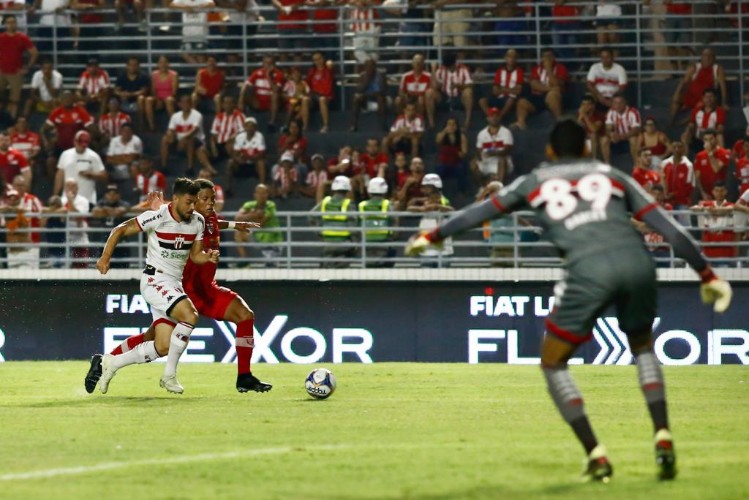 Galo venceu o jogo com um gol de Willie: 1 a 0