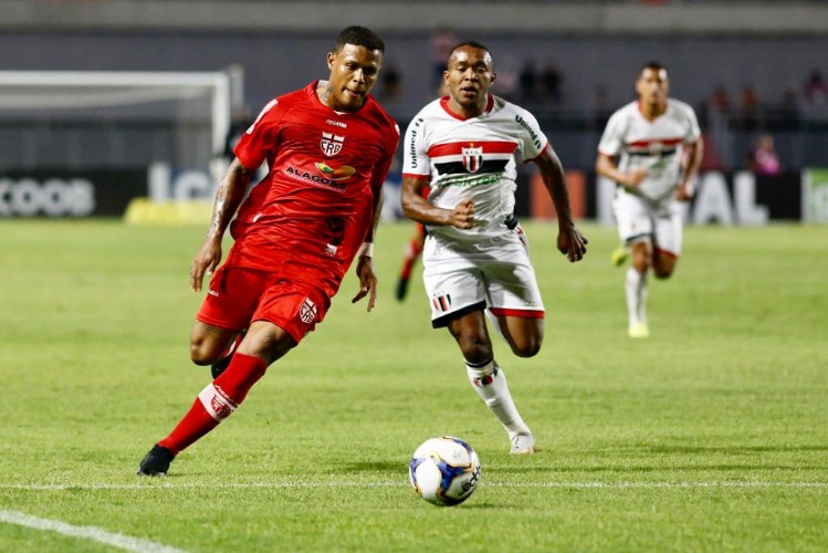 Galo venceu o jogo com um gol de Willie: 1 a 0