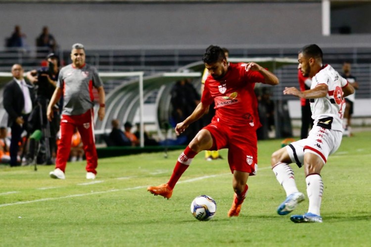 Galo venceu o jogo com um gol de Willie: 1 a 0
