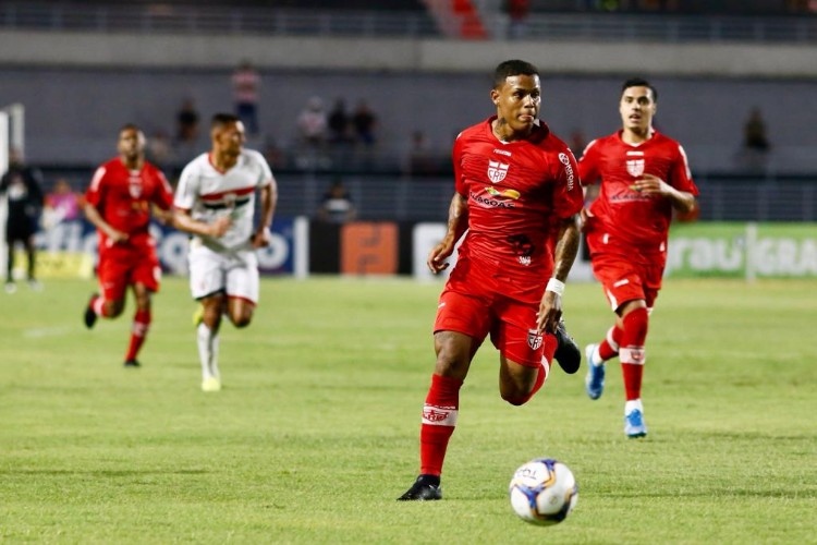 Galo venceu o jogo com um gol de Willie: 1 a 0