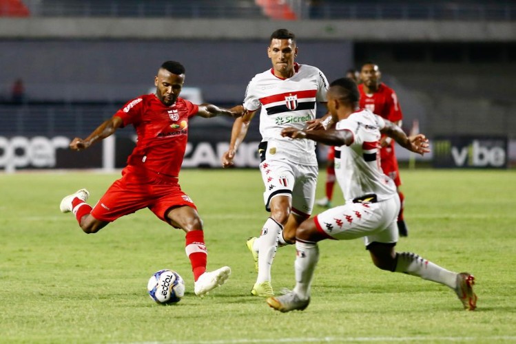 Galo venceu o jogo com um gol de Willie: 1 a 0