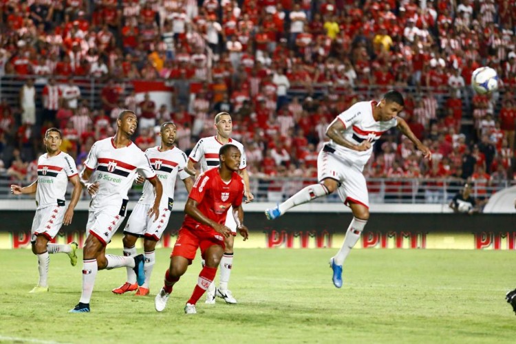 Galo venceu o jogo com um gol de Willie: 1 a 0