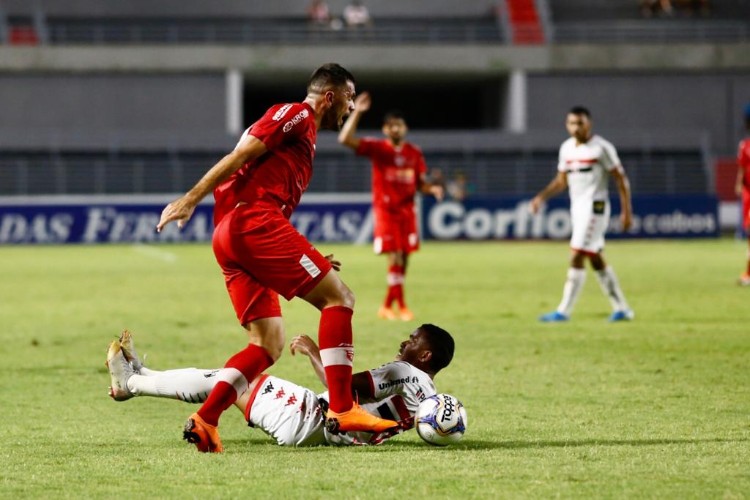 Galo venceu o jogo com um gol de Willie: 1 a 0