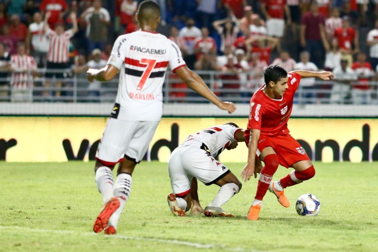 Galo venceu o jogo com um gol de Willie: 1 a 0