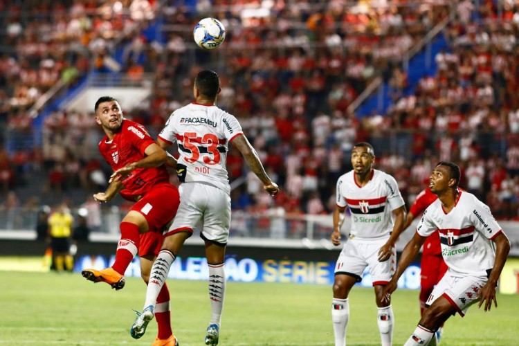 Galo venceu o jogo com um gol de Willie: 1 a 0