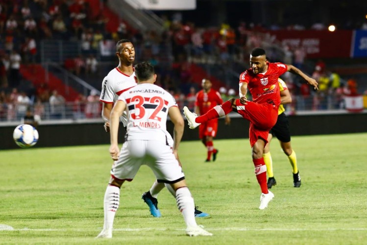Galo venceu o jogo com um gol de Willie: 1 a 0