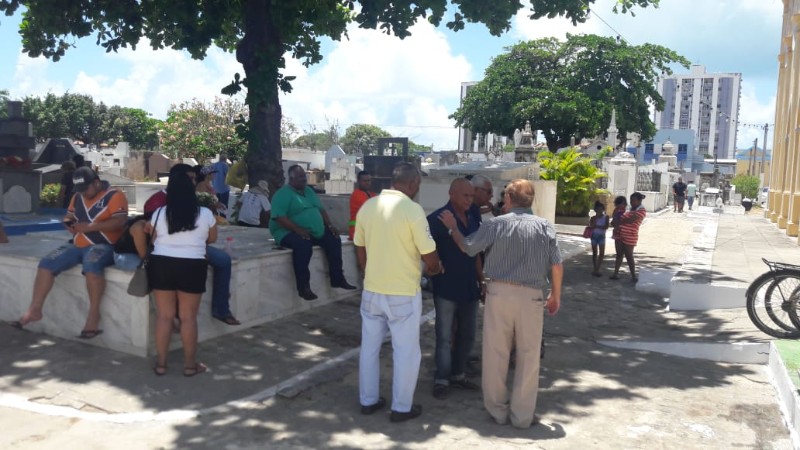 Neste sábado, população prestou homenagem aos entes queridos que já morreram 