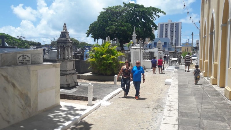 Neste sábado, população prestou homenagem aos entes queridos que já morreram 